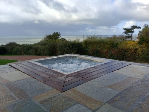 Spa inox 4 places avec vus sur la mer.